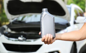 Risques liés au passage à l’huile synthétique pour les voitures plus anciennes